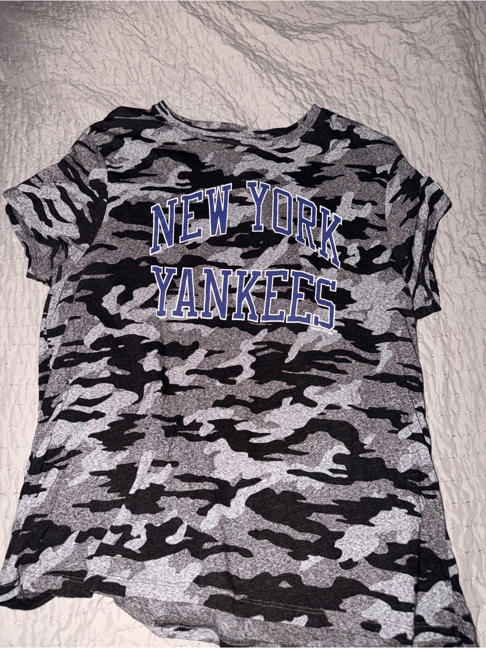 American Eagle Outfitters Gray & Black Camo "New York Yankees" Short Sleeve Tee